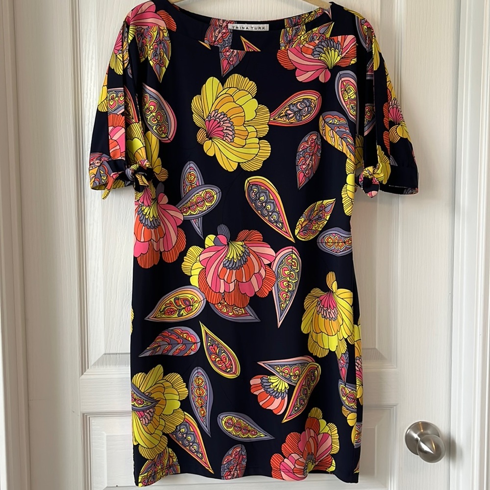 Trina Turk Dress Size 6 Navy Floral Pattern Open Sleeve